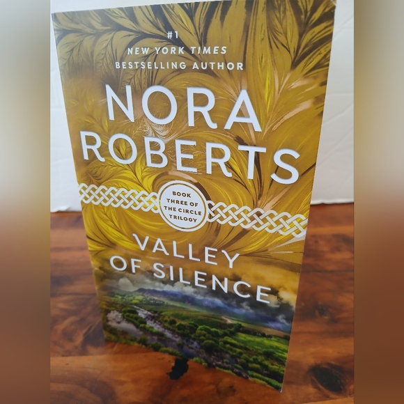 Nora Roberts Box Set The Circle Trilogy - Picture 5 of 7